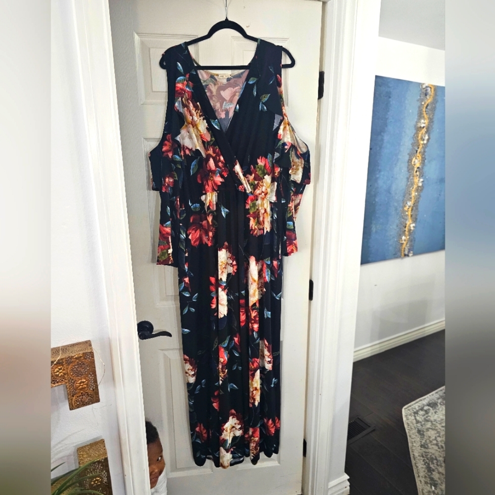Black Floral Long Dress, Plus Size 3x, with Cut out Shoulders and Pockets!